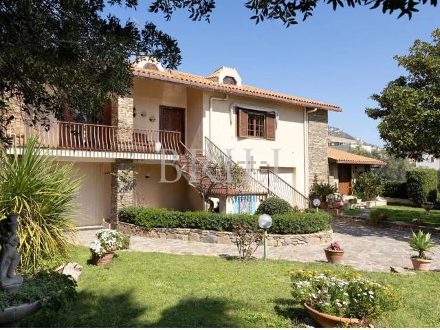 Case e ville in vendita di 406 m² in Via Lisbona, 2