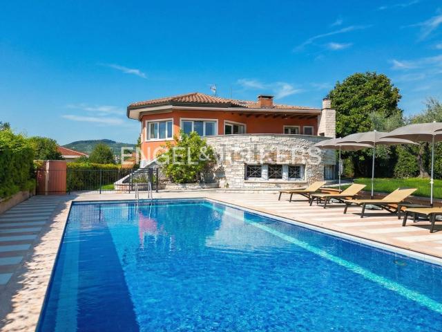 Case e ville in vendita di 406 m² in Via Pacinotti