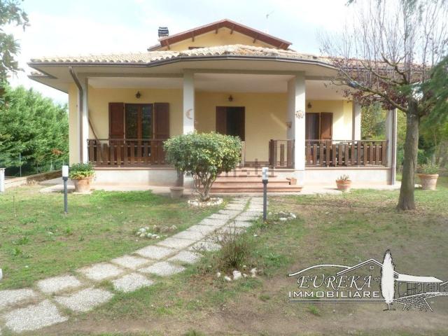 Case e ville in vendita di 408 m² in Via Belforte