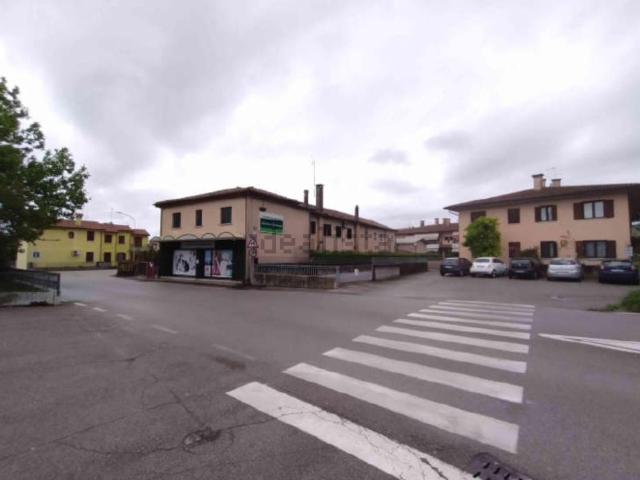 Case e ville in vendita di 408 m² in Via Mons. C. Breda
