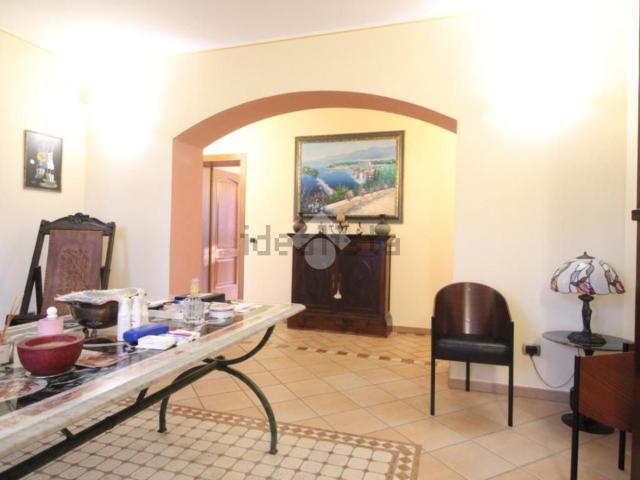 Case e ville in vendita di 408 m² in Via San Tommaso