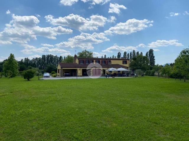 Case e ville in vendita di 409 m² in Via G. Mameli, 38