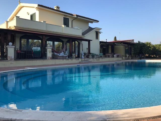 Case e ville in vendita di 410 m²