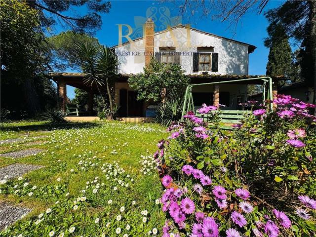 Case e ville in vendita di 410 m² in Via Castelfiorentino