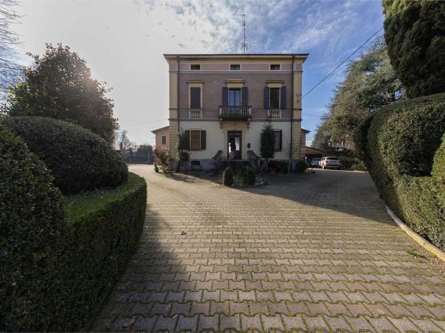 Case e ville in vendita di 410 m² in Via Claudia, 311