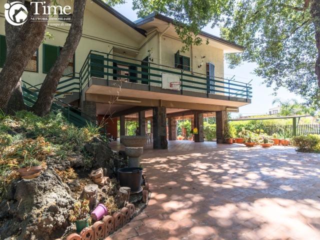 Case e ville in vendita di 401 m² in Via Cristaudo