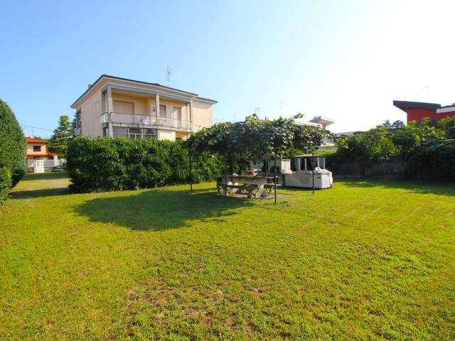 Case e ville in vendita di 410 m² in Via Arno