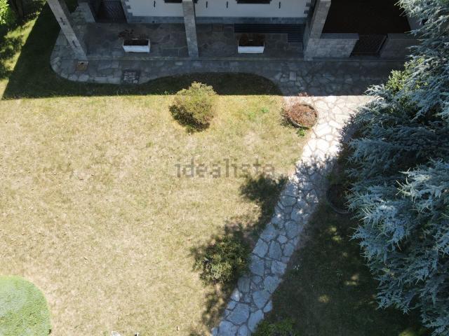 Case e ville in vendita di 410 m² in Via Bettole, 23