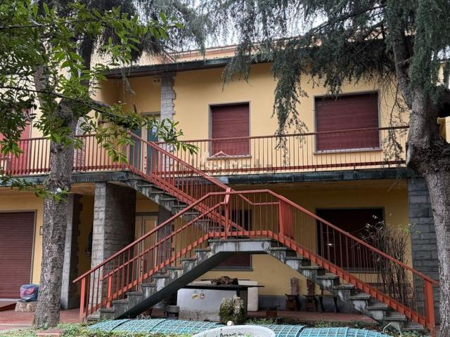 Case e ville in vendita di 410 m² in Via Girolamo Frescobaldi, 4