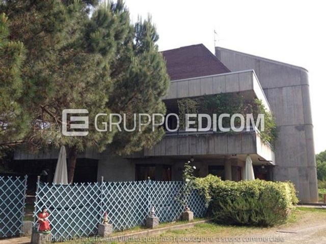 Case e ville in vendita di 410 m² in Via de Amicis