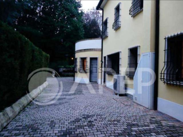 Case e ville in vendita di 410 m² in Via dei Mille