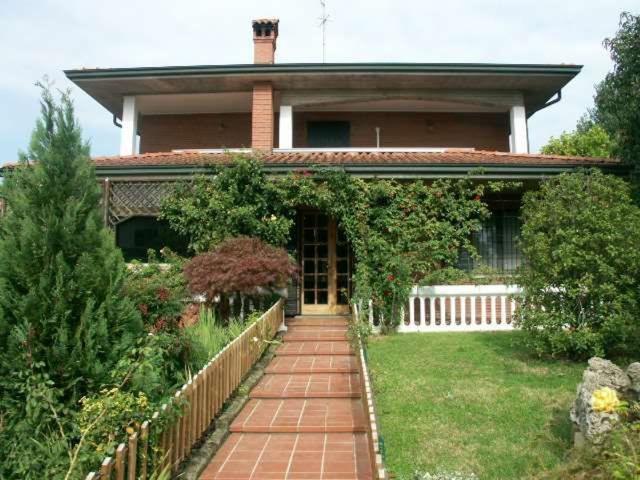Case e ville in vendita di 410 m² in Via dei Gigli, 4