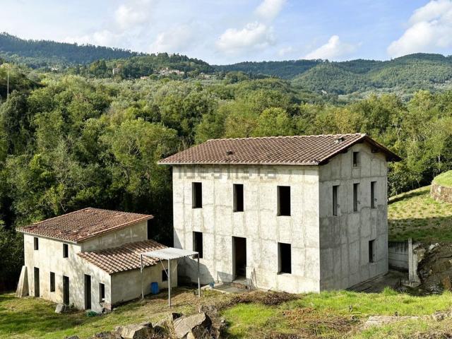 Case e ville in vendita di 410 m² in Via della Collinuzza