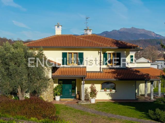 Case e ville in vendita di 410 m² in Via Faverio