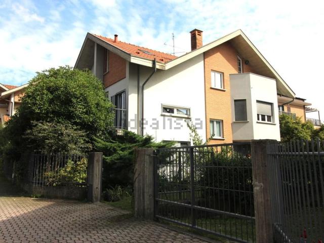 Case e ville in vendita di 410 m² in Via Piave, 6