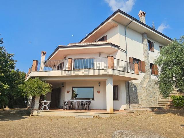 Case e ville in vendita di 410 m² in Via Pietro Verri, 5