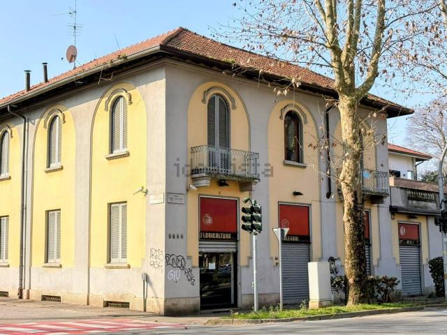 Case e ville in vendita di 410 m² in Via Vittorio Alfieri, 2