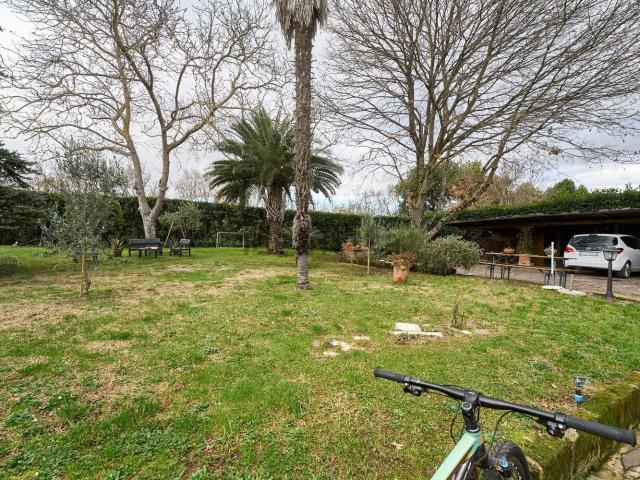 Case e ville in vendita di 410 m² in Viale 5 Giugno, 17