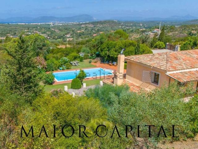 Case e ville in vendita di 410 m² in Strada Vicinale Carrabuffas traversa A