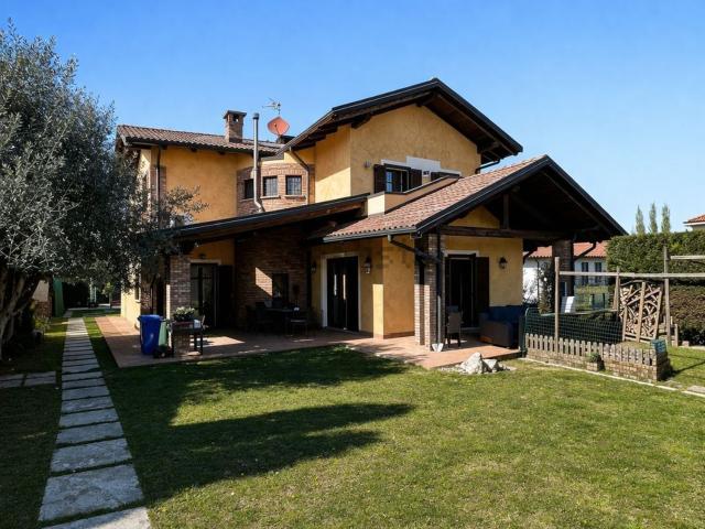 Case e ville in vendita di 411 m²