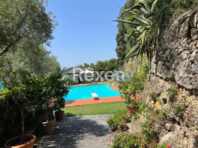 Case e ville in vendita di 411 m² in Via Don Giuseppe Vangelisti, 276