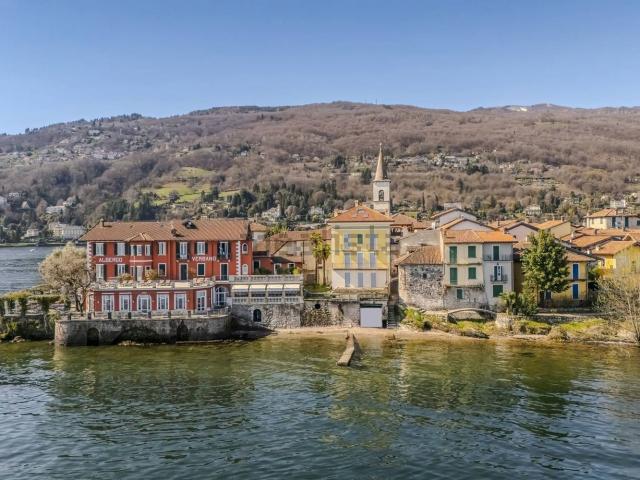 Case e ville in vendita di 411 m² in Via Ugo Ara