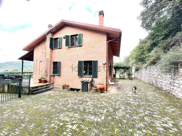 Case e ville in vendita di 412 m²