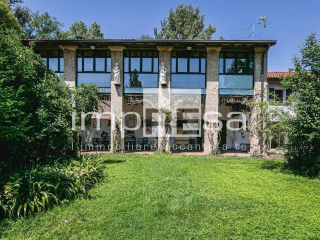 Case e ville in vendita di 412 m² in Via Chiesa Antica, 4