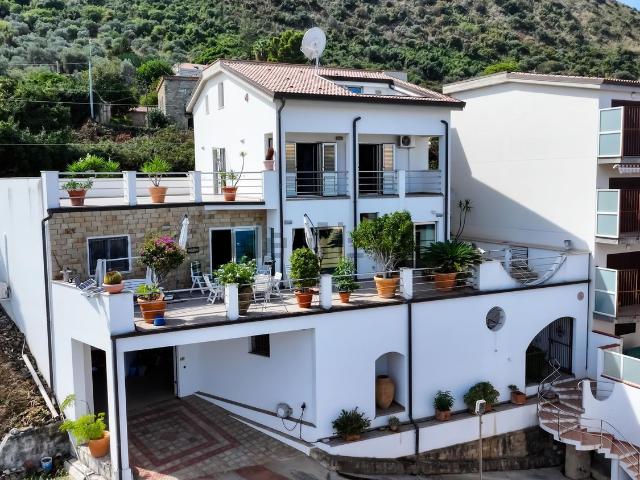 Case e ville in vendita di 412 m² in Via Brin