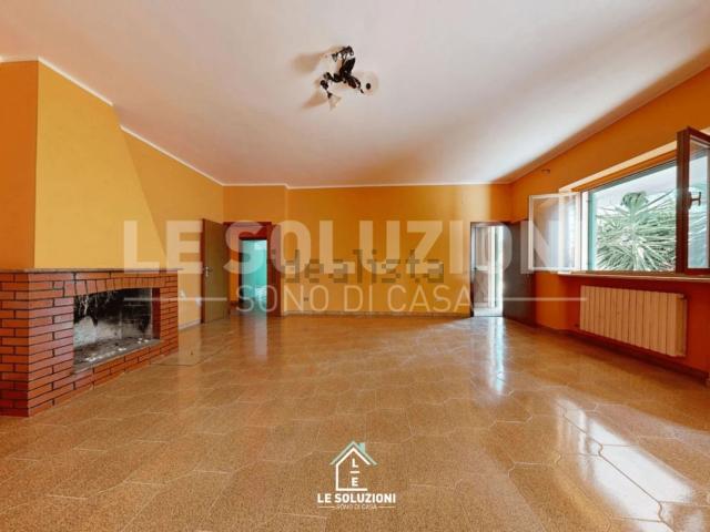 Case e ville in vendita di 412 m² in Strada Comunale Monterosso, 84
