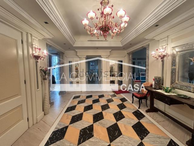 Case e ville in vendita di 413 m²