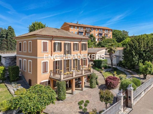 Case e ville in vendita di 413 m² in Via C. Colombo, 80