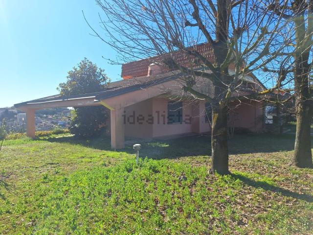 Case e ville in vendita di 413 m² in Via del Bricco, 9