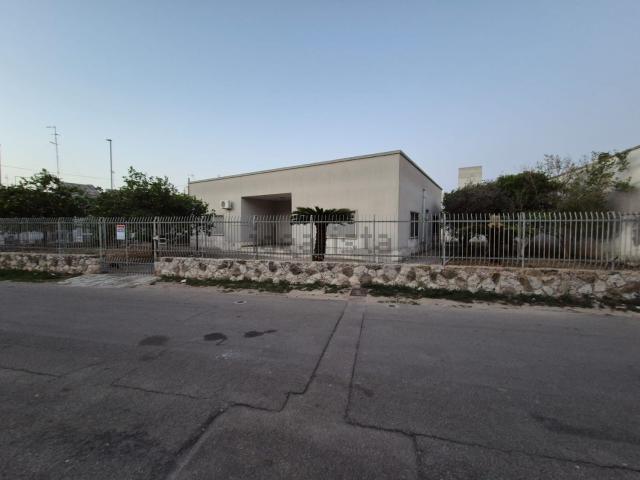 Case e ville in vendita di 415 m² in Via G. D&apos Annunzio, 21
