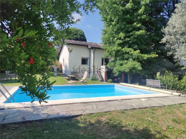 Case e ville in vendita di 415 m² in Via dei Ciliegi, 7
