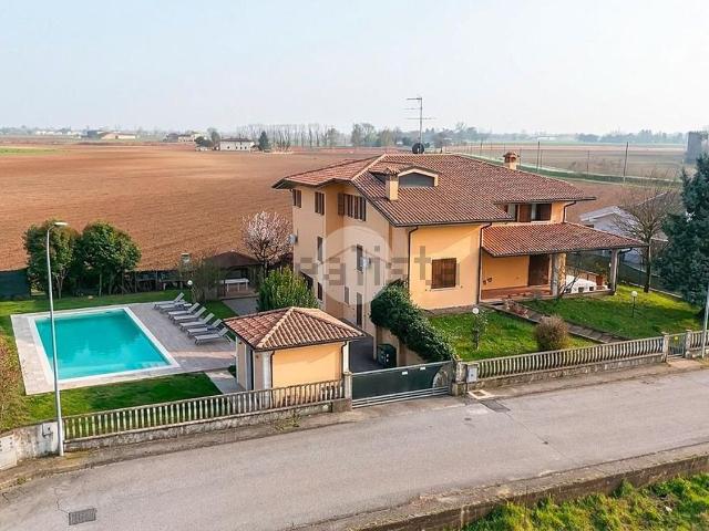 Case e ville in vendita di 415 m² in Via F. Landucci, 12