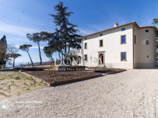 Case e ville in vendita di 415 m² in Via Firenze
