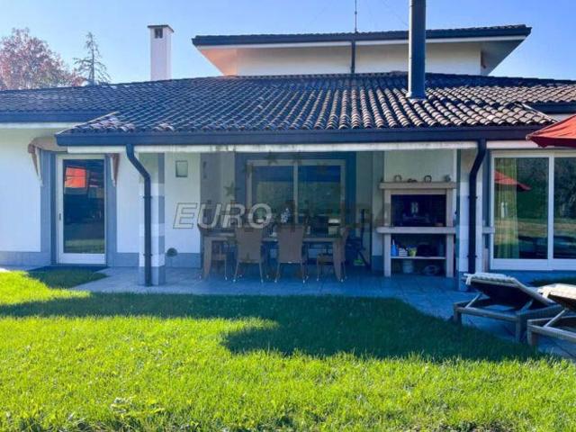 Case e ville in vendita di 415 m² in Via Valfiorita, 2