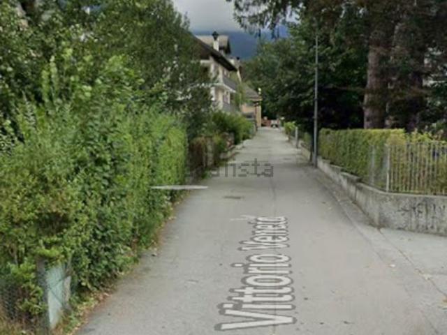 Case e ville in vendita di 415 m² in Via Vittorio Veneto