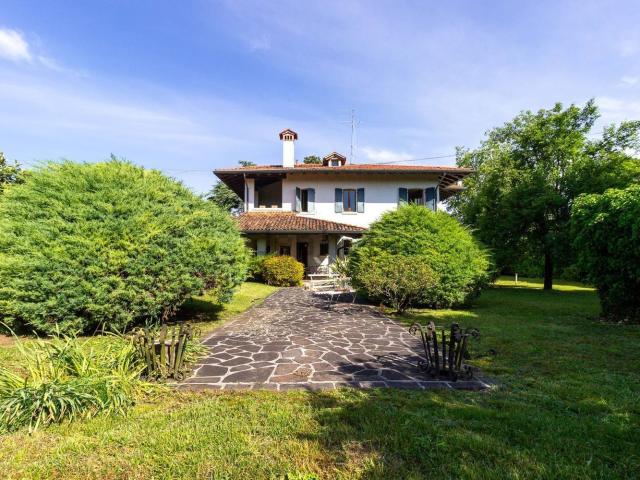 Case e ville in vendita di 415 m² in Viale Grigoletti, 55