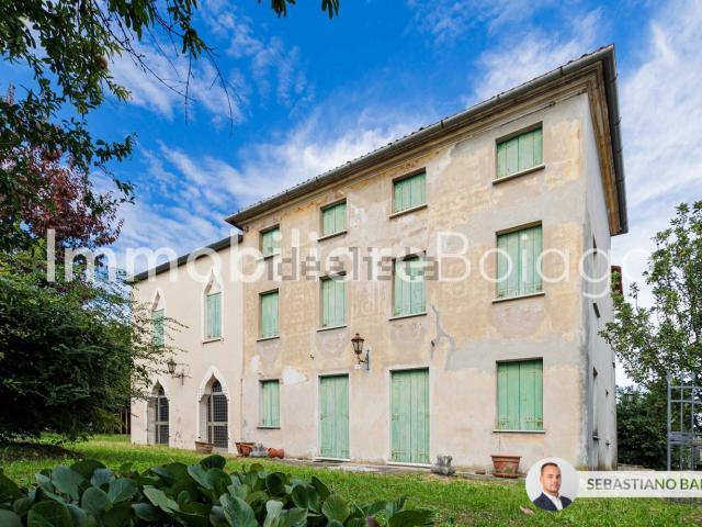 Case e ville in vendita di 415 m² in Strada di Santa Bona Vecchia, 79