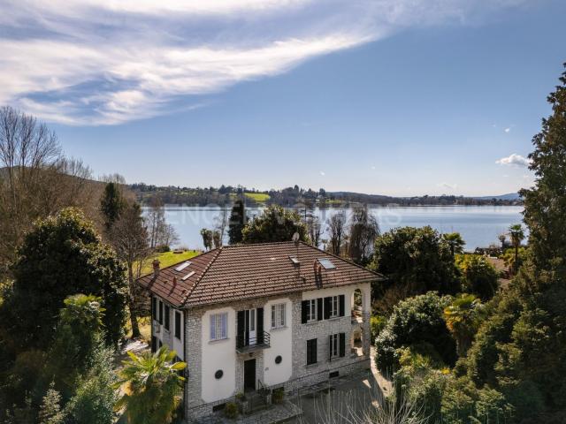 Case e ville in vendita di 416 m² in Via Alcide De Gasperi, 107
