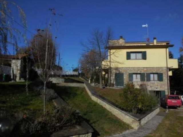 Case e ville in vendita di 416 m² in Via Giacomo Puccini