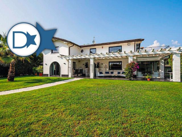 Case e ville in vendita di 416 m² in Via Tonfano, 75