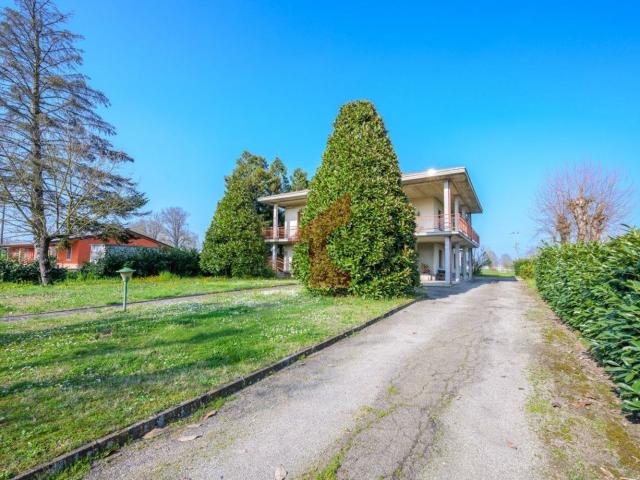 Case e ville in vendita di 416 m² in Strada Casalbarbato