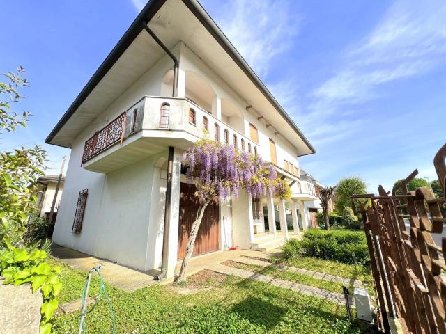 Case e ville in vendita di 417 m² in Via Gino Piva