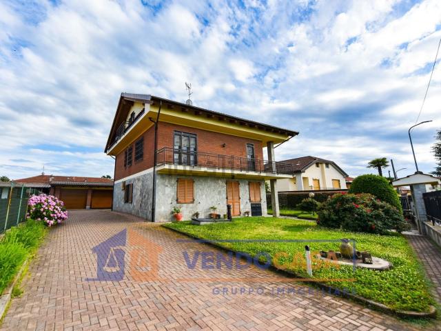 Case e ville in vendita di 417 m² in Strada Freylia Mezzi, 67