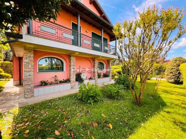 Case e ville in vendita di 418 m²