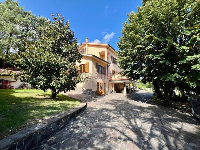 Case e ville in vendita di 418 m² in Via 13 Martiri di Kindu