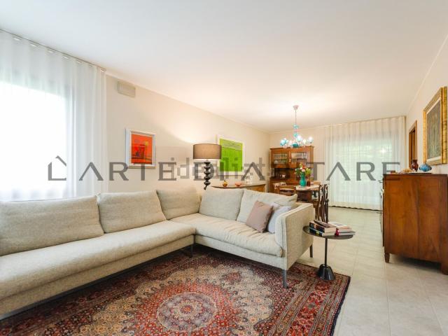 Case e ville in vendita di 418 m² in Via Dolomiti